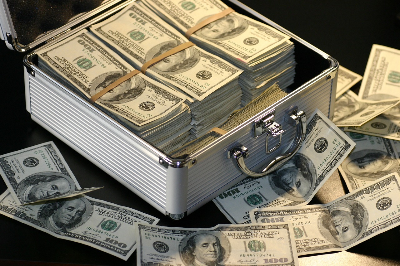 How Much Do Investment Bankers Make.jpg